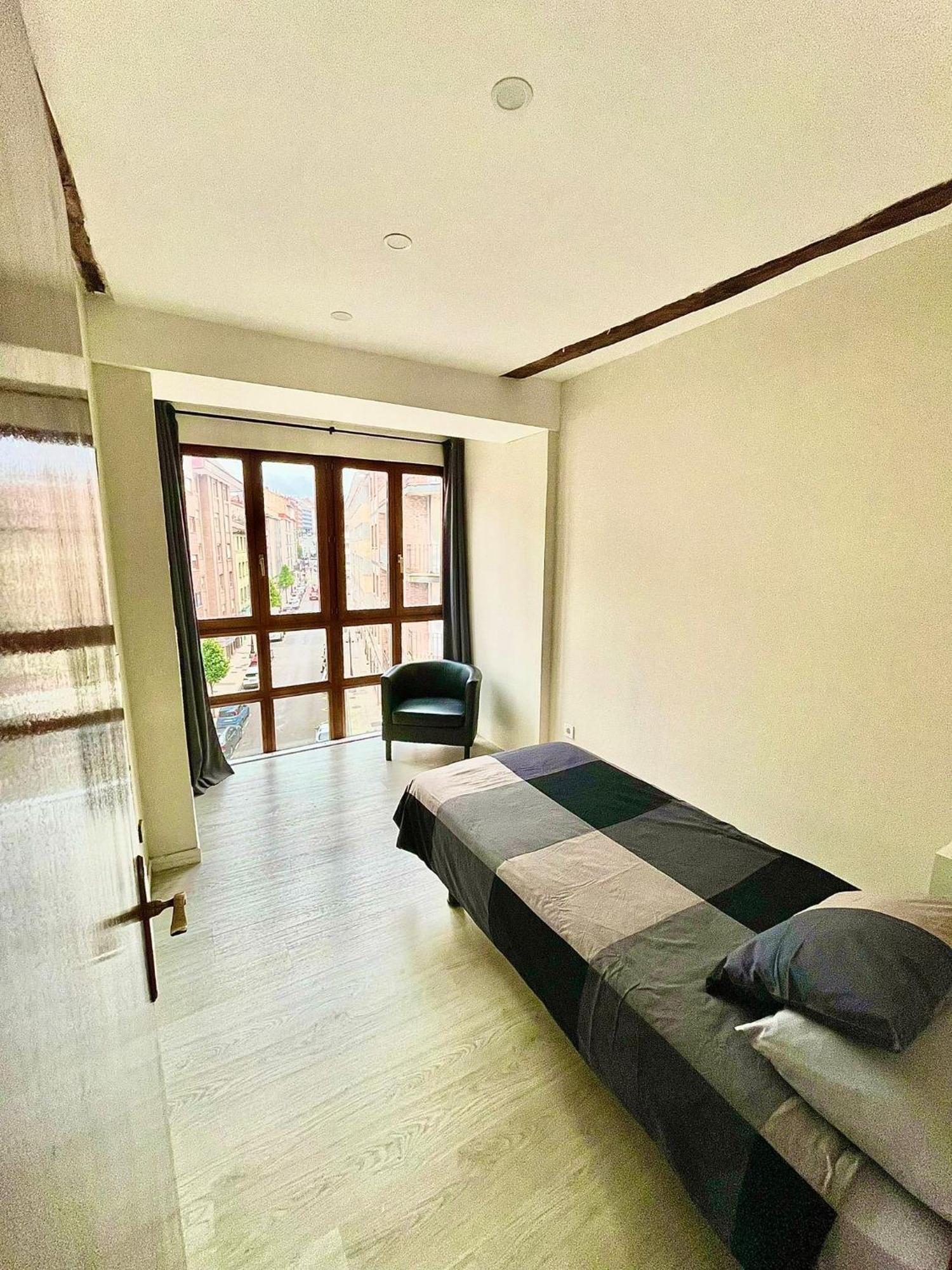 Paraguas Guesthouse Oviedo Ngoại thất bức ảnh